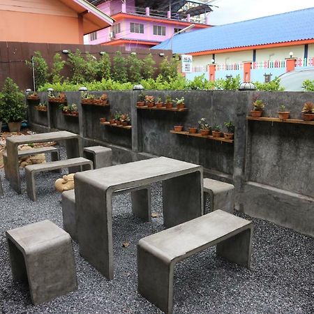 Maya Bed And Food Hostel Chiang Mai Exterior foto