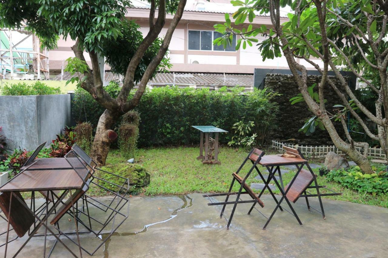 Maya Bed And Food Hostel Chiang Mai Exterior foto